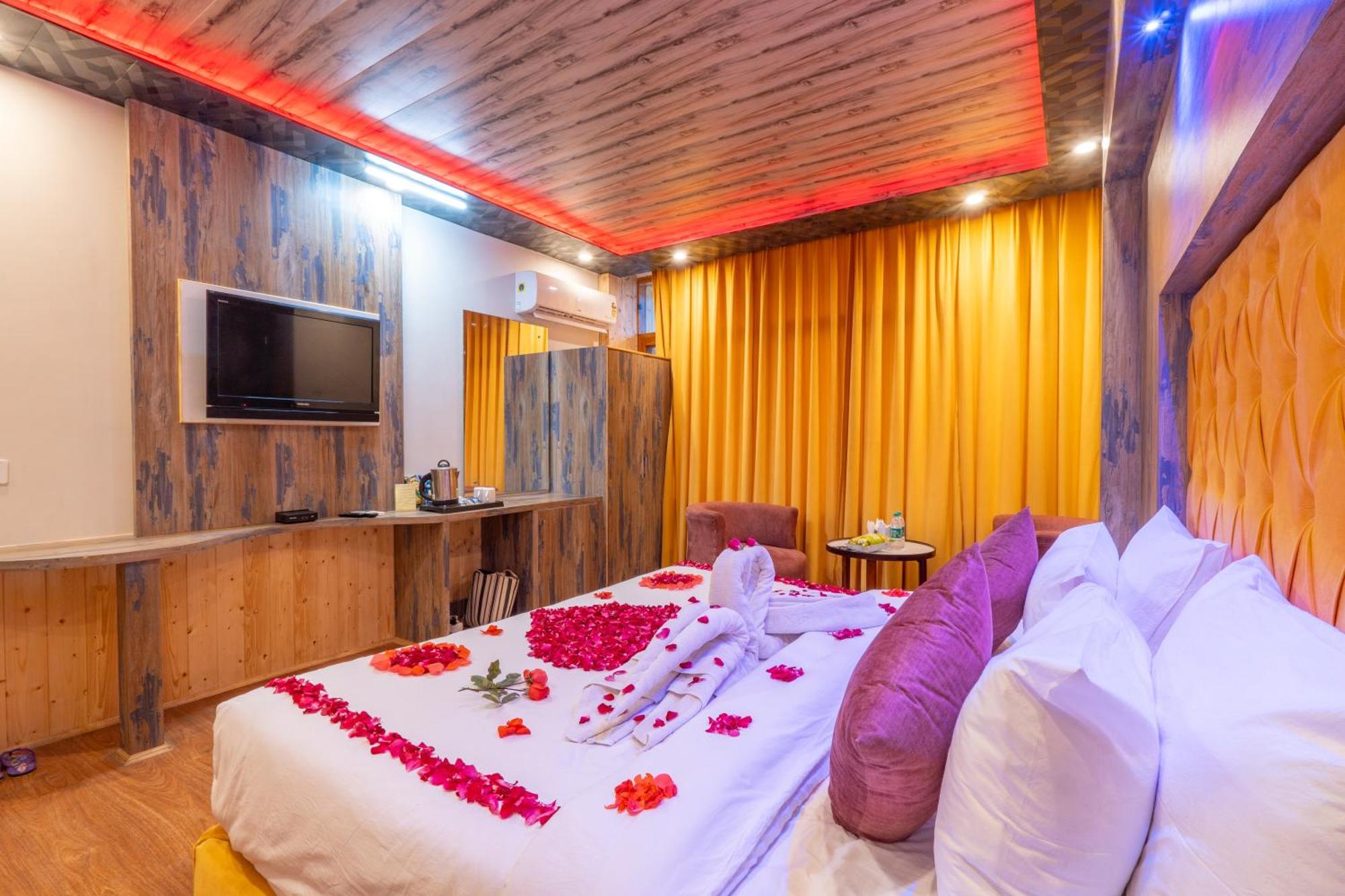 West Western Resort Manali #Neartomallroad #Gym #Lawn #Playingzone #Pooltable #Kidsfriendly #Mountainview #Tabletennis #Familyfriendly #Privateparking Dış mekan fotoğraf